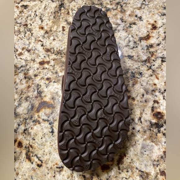 Birkenstock Boston Leather
Cloggs Size 38 L7 M5/US women size 7-7.5/Lightly used - Picture 5 of 9